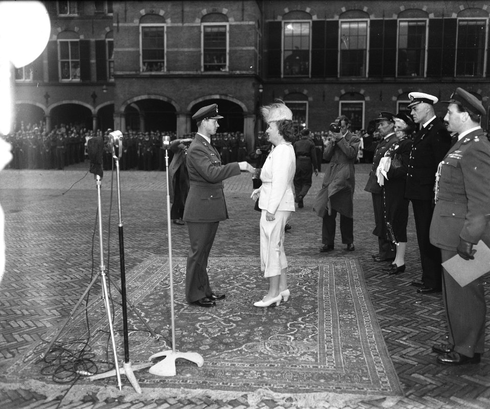 Prinses Juliana bij de Luchtstrijdkrachten Haag, Bestanddeelnr 902-8249