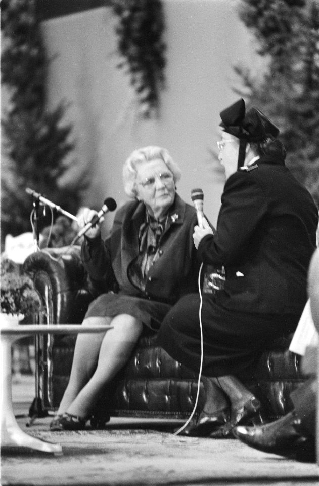 Prinses Juliana bij bijeenkomst Leger des Heils in Hilversum Prinses Juliana wo, Bestanddeelnr 932-9318