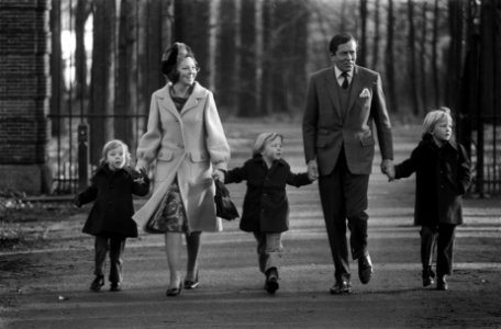 Prinses Beatrix Beatrix, Prins Claus en v.l.n.r. de prinsen Constantijn, Johan F, Bestanddeelnr 926-9790