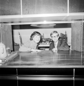 Prinses Margriet en mr Pieter van Vollenhoven in nieuw huis in Apeldoorn inter, Bestanddeelnr 928-2260