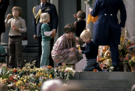 Prinses Margriet en één van haar zonen, Bestanddeelnr 254-9910