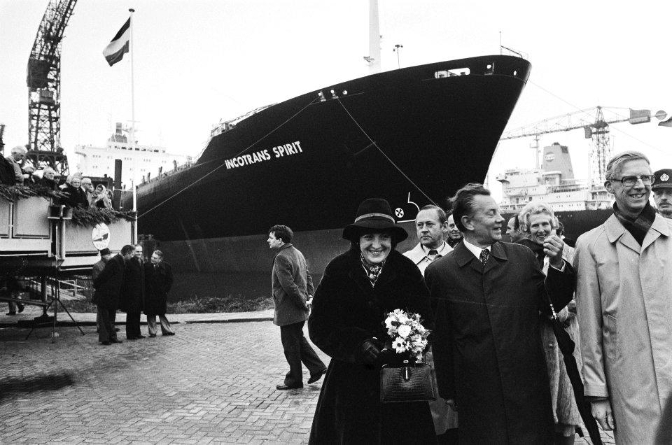Prinses Margriet doopt schip Incotrans Spirit op NDSM-werf Amsterdam, Bestanddeelnr 930-0489