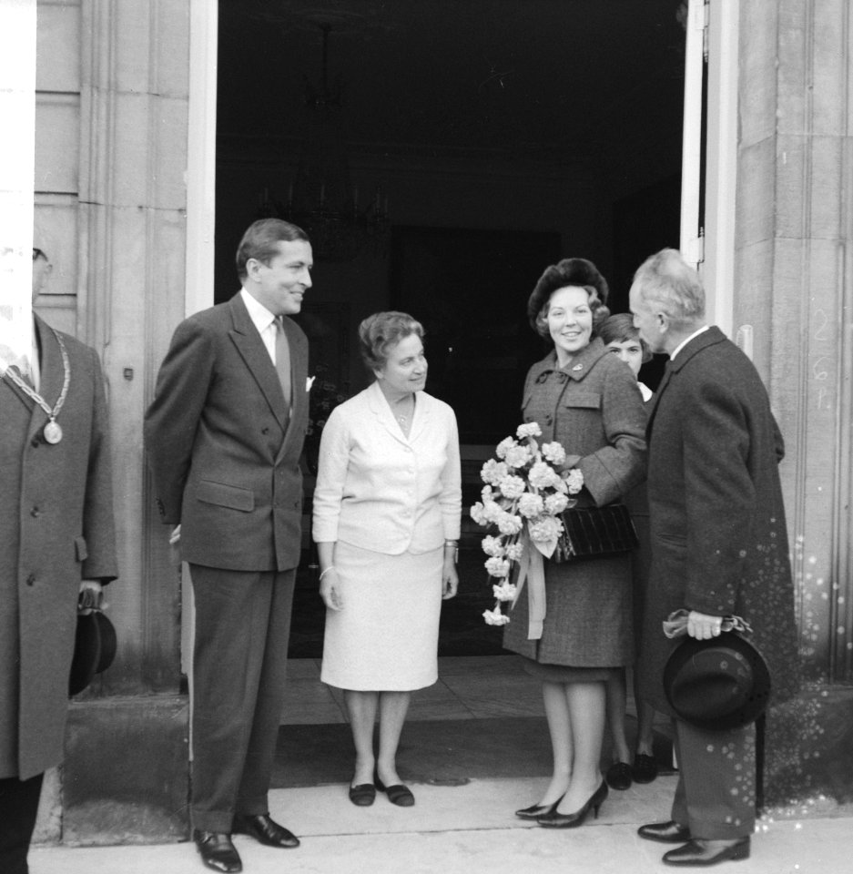 Prinses Beatrix en haar verloofde Claus von Amsberg bij een bezoek aan Den Bosch, Bestanddeelnr 918-5640
