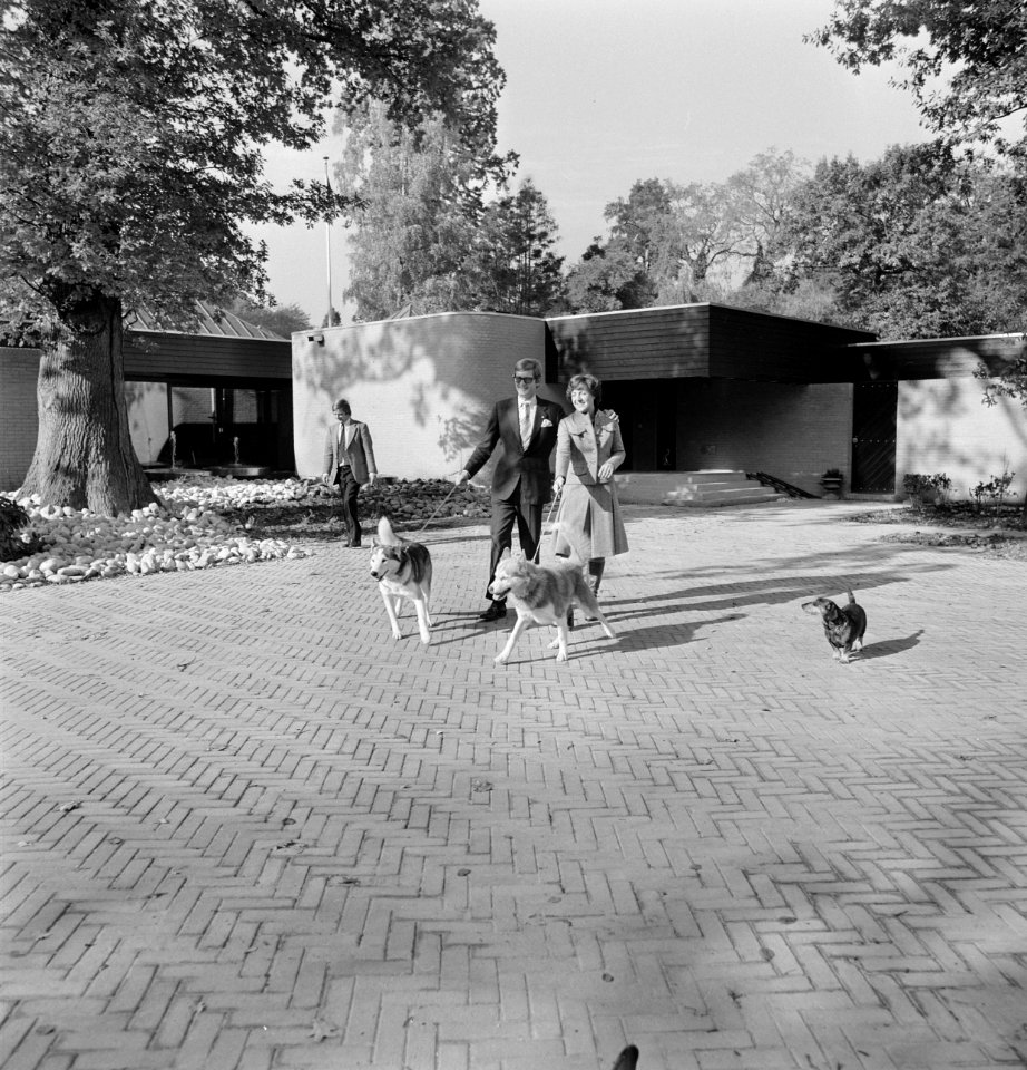 Prinses Margriet en mr Pieter van Vollenhoven in nieuw huis in Apeldoorn inter, Bestanddeelnr 928-2278