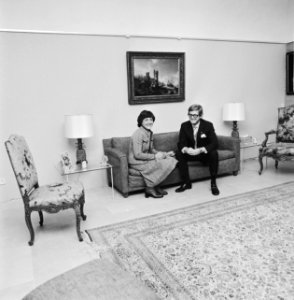 Prinses Margriet en mr Pieter van Vollenhoven in nieuw huis in Apeldoorn inter, Bestanddeelnr 928-2267