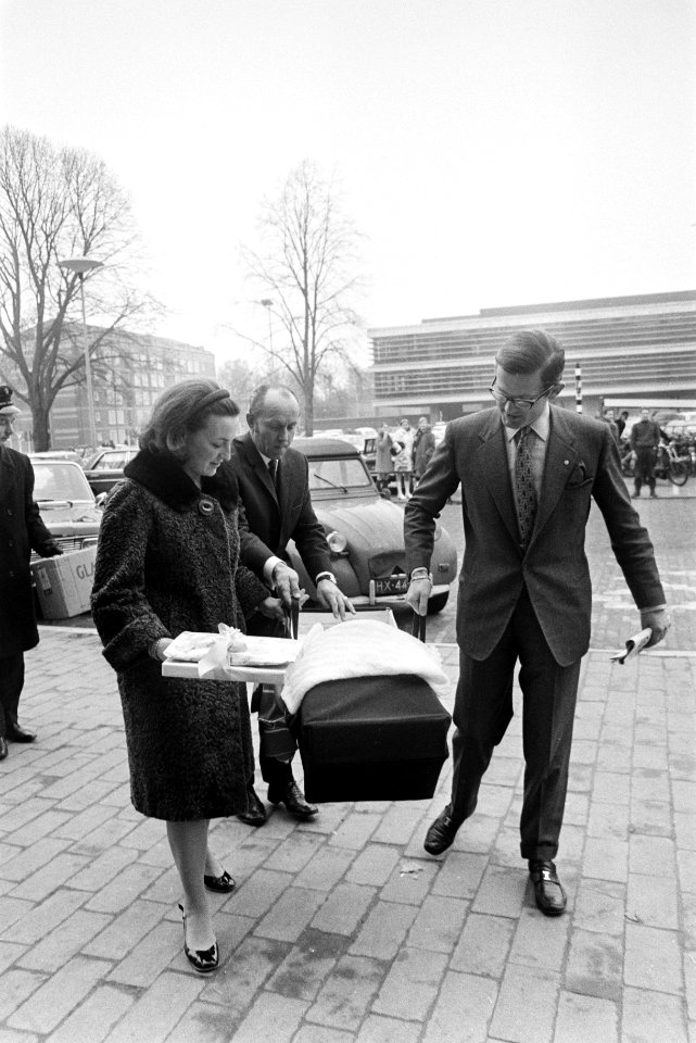 Prinses Margriet en mr. van Vollenhoven bezoeken prinses Irene in Sint Radboud z, Bestanddeelnr 923-1962
