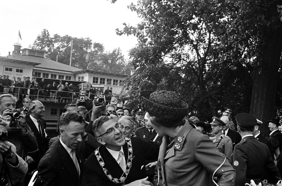 Prinses Beatrix en Claus bezoeken Rotterdam, Prinses Beatrix en Claus, Bestanddeelnr 917-9487