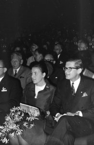 Prinses Margriet en Pieter, NOVA-filmfestival te Apeldoorn bijgewoond hier op ee, Bestanddeelnr 921-8411