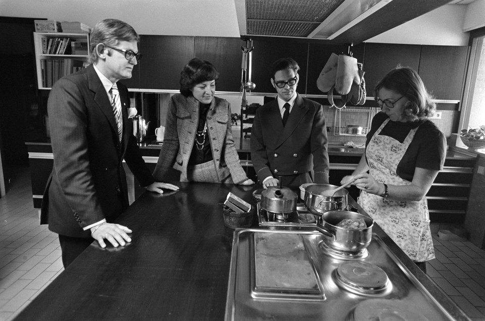 Prinses Margriet en mr Pieter van Vollenhoven in nieuw huis in Apeldoorn Margr, Bestanddeelnr 928-2253