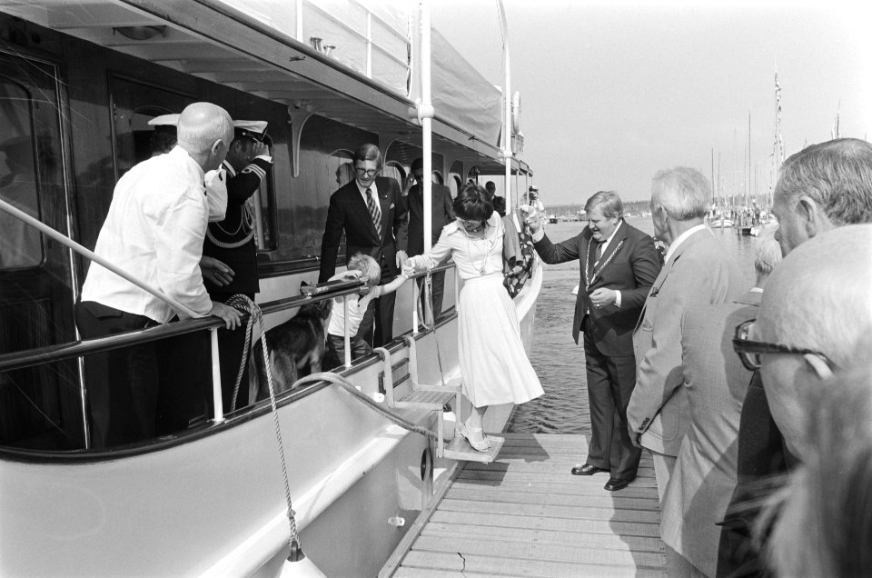 Prinses Margriet en gezin bij opening nieuwe jachthaven Scharrendijke (Zeeland), Bestanddeelnr 929-8528