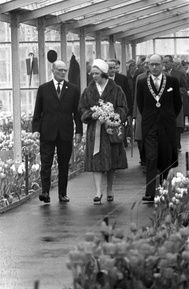 Prinses Irene opent Keukenhof, Prinses Irene tijdens de rondgang, Bestanddeelnr 911-1324
