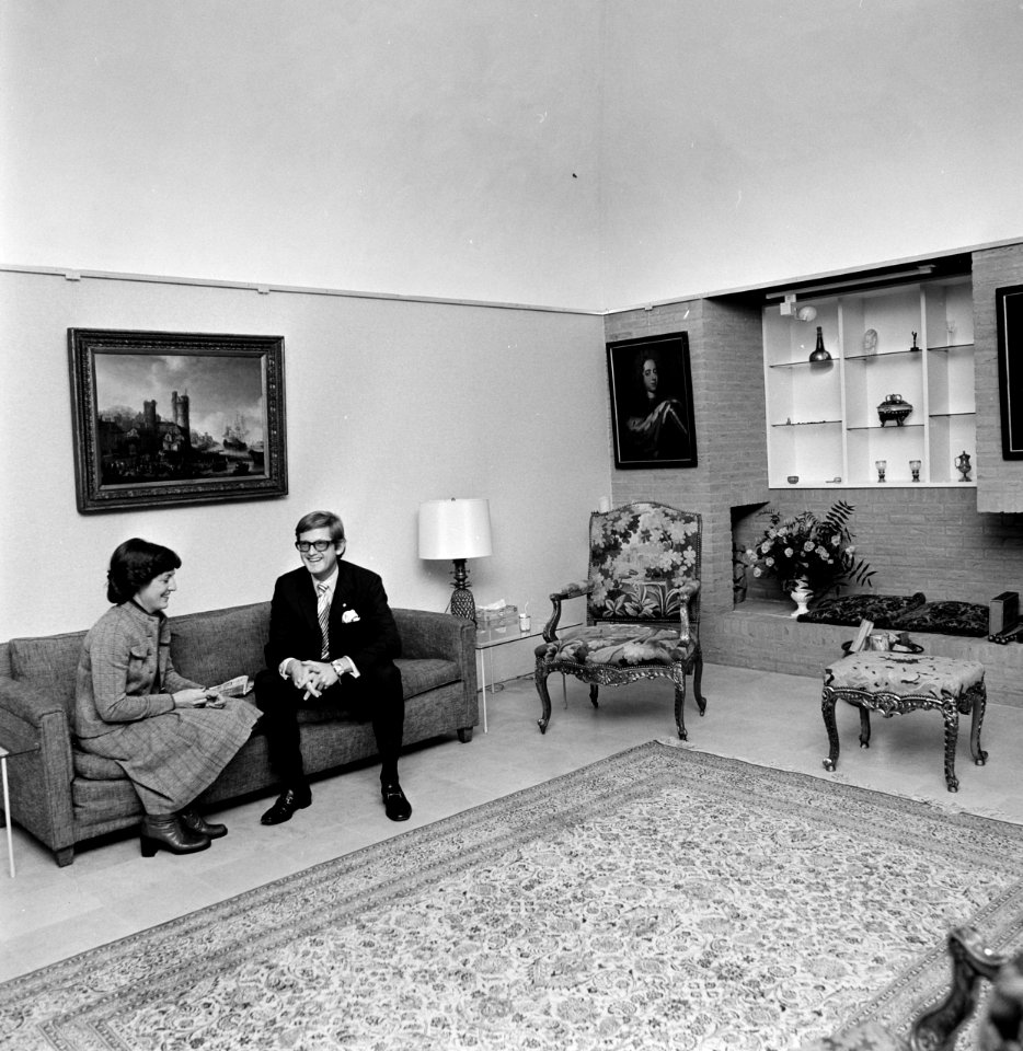 Prinses Margriet en mr Pieter van Vollenhoven in nieuw huis in Apeldoorn inter, Bestanddeelnr 928-2273