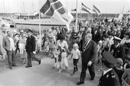 Prinses Margriet en gezin bij opening nieuwe jachthaven Scharrendijke (Zeeland), Bestanddeelnr 929-8532