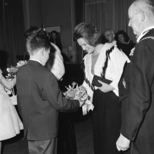 Prinses Beatrix en Irene galaconcert bijgewoond in het Kurhaus ter herdenking 15, Bestanddeelnr 915-8712