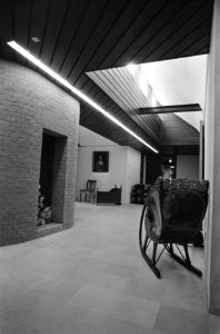 Prinses Margriet en mr Pieter van Vollenhoven in nieuw huis in Apeldoorn inter, Bestanddeelnr 928-2296