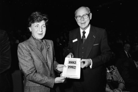 Prinses Margriet bij de opening van het symposium Verloskunde 2000 t.g.v. het , Bestanddeelnr 932-3981