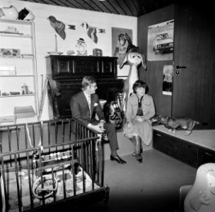 Prinses Margriet en mr Pieter van Vollenhoven in nieuw huis in Apeldoorn inter, Bestanddeelnr 928-2264