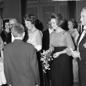 Prinses Beatrix en Irene galaconcert bijgewoond in het Kurhaus ter herdenking 15, Bestanddeelnr 915-8710