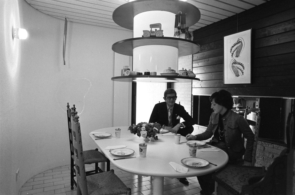 Prinses Margriet en mr Pieter van Vollenhoven in nieuw huis in Apeldoorn inter, Bestanddeelnr 928-2305
