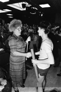 Prinses Juliana kreeg koker met sleutel overhandigd, Bestanddeelnr 931-7823