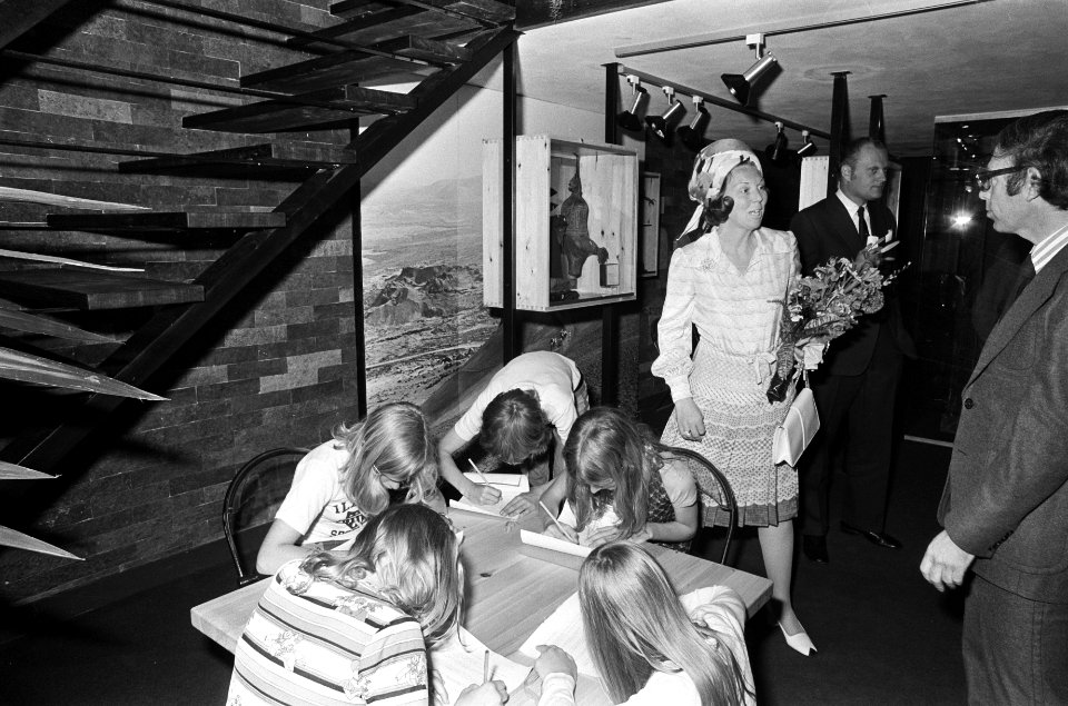 Prinses Beatrix en kinderen, Bestanddeelnr 927-9830