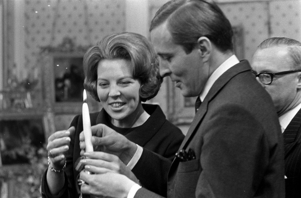 Prinses Beatrix en Claus namen eerste geschenkendoos in ontvangst op Paleis Soes, Bestanddeelnr 918-8043