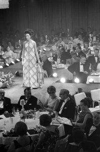 Prinses Margriet bezocht modeshow in Hilton Amsterdam. Prinses Margriet , loco b, Bestanddeelnr 921-4455