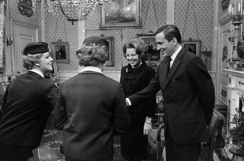 Prinses Beatrix en Claus namen eerste geschenkendoos in ontvangst op Paleis Soes, Bestanddeelnr 918-8044