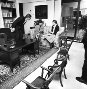 Prinses Margriet en mr Pieter van Vollenhoven in nieuw huis in Apeldoorn inter, Bestanddeelnr 928-2263