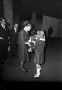 Prinses Margriet en Pieter, NOVA-filmfestival te Apeldoorn bijgewoond Prinses Ma, Bestanddeelnr 921-8412