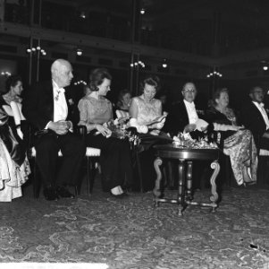 Prinses Beatrix en Irene galaconcert bijgewoond in het Kurhaus ter herdenking 15, Bestanddeelnr 915-8715