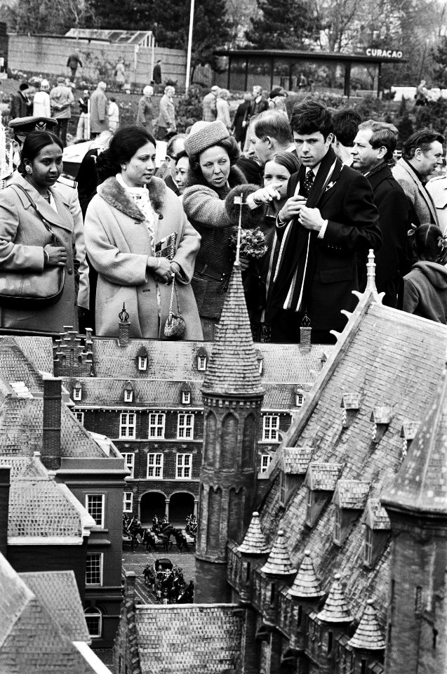 Prinses Beatrix en mevrouw Begem Ziaur Rahman bezoeken Madurodam, Bestanddeelnr 930-2277