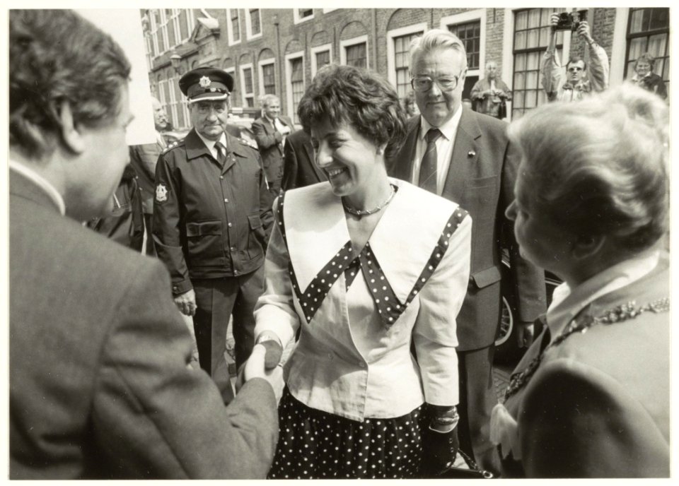 Prinses Margriet en Burgemeester Schmitz bij het Frans Halsmuseum, NL-HlmNHA 54031488