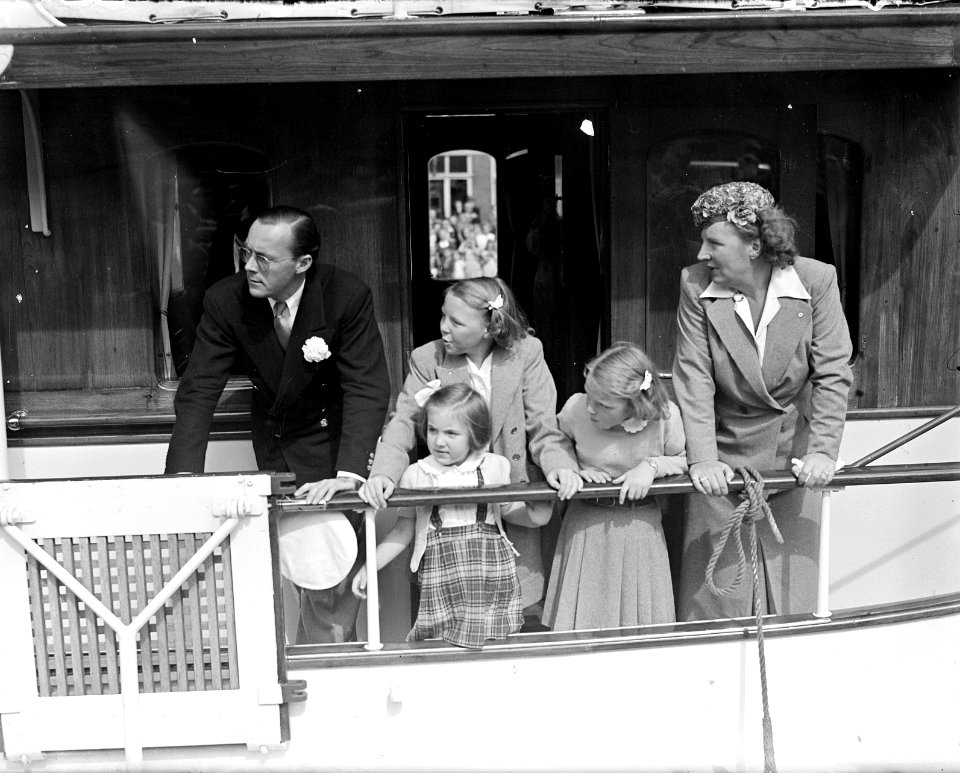 Prinselijke Familie bij de Sneekweek, Bestanddeelnr 902-9195