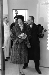 Prinses Irene stelt het bezinestation Kriterion in gebruik in Amsterdam Oost, Bestanddeelnr 911-0363