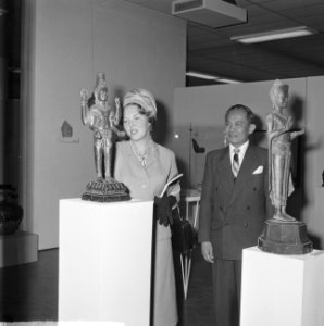 Prinses Beatrix bracht bezoek aan tentoonstelling Kuns uit Thailand te Den Haa, Bestanddeelnr 915-7090
