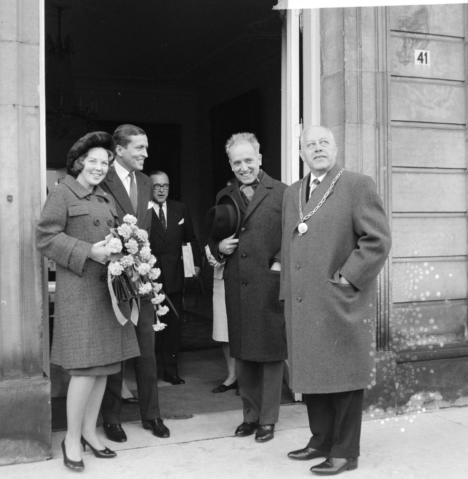 Prinses Beatrix en haar verloofde Claus von Amsberg bij een bezoek aan Den Bosch, Bestanddeelnr 918-5636