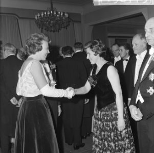 Prinses Beatrix en Irene galaconcert bijgewoond in het Kurhaus ter herdenking 15, Bestanddeelnr 915-8713