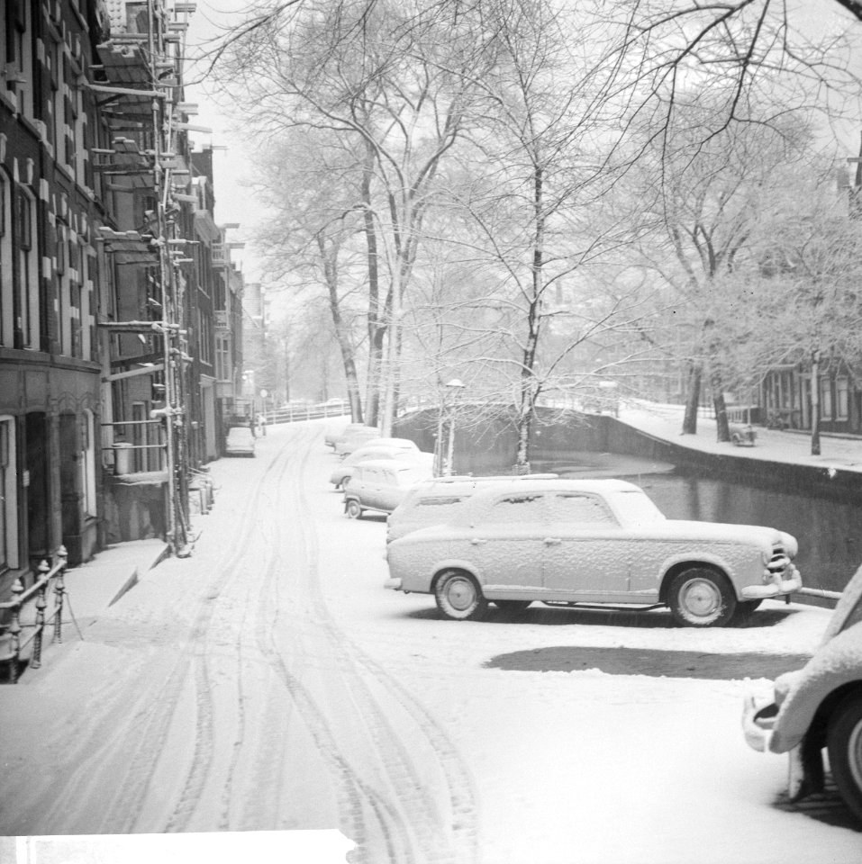 Prinsengracht te Amsterdam in de sneeuw om acht uur 's-morgens, Bestanddeelnr 918-5016