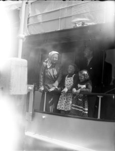 Prinselijke familie op Terschelling Prinselijke familie aan boord, Bestanddeelnr 902-8131