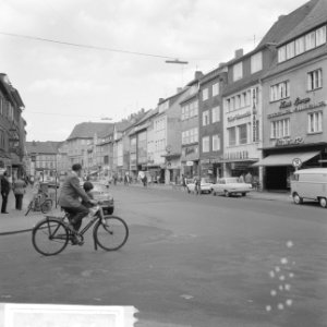 Prinses Beatrix en Claus bij ziekenhuis, het dorpje Hitsacker, Bestanddeelnr 917-9400
