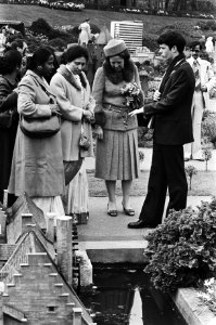 Prinses Beatrix en mevrouw Begem Ziaur Rahman bezoeken Madurodam, Bestanddeelnr 930-2276