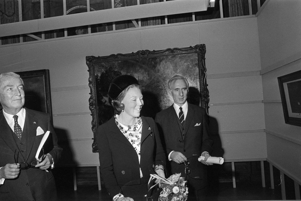 Prinses Beatrix bij voorbezichtiging van tentoonstelling Schok der Herkenning , Bestanddeelnr 924-0344