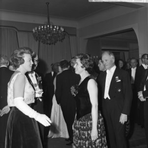 Prinses Beatrix en Irene galaconcert bijgewoond in het Kurhaus ter herdenking 15, Bestanddeelnr 915-8714