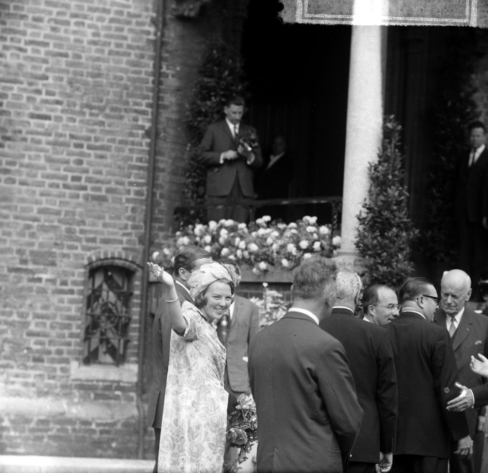 Prinses Beatrix en Claus von Amsberg op het Binnenhof, Bestanddeelnr 917-9188
