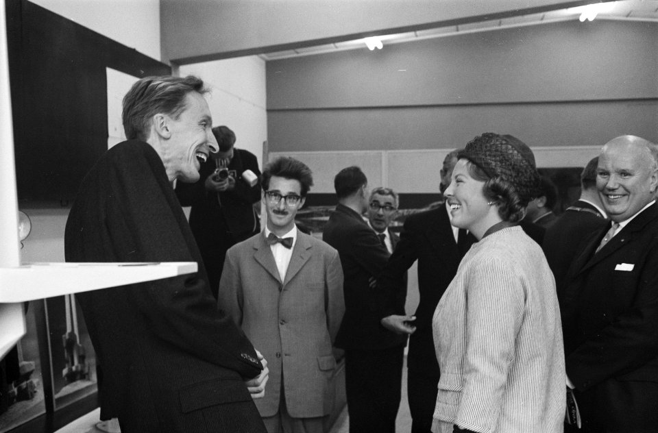 Prinses Beatrix bracht bezoek jeugdfestival Velp, in gesprek met Pierre Janssen , Bestanddeelnr 914-2442