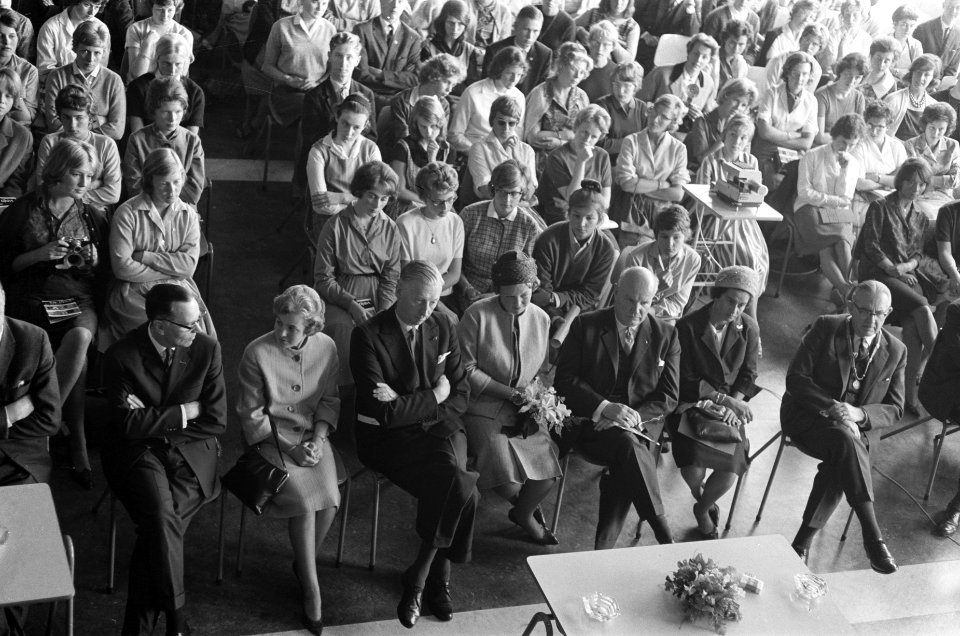 Prinses Beatrix bracht bezoek jeugdfestival Velp, Bestanddeelnr 914-2450