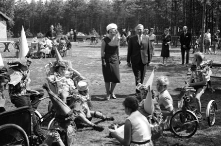 Prinses Beatrix bracht bezoek aan de Marijke-hoeve te Hattem, Bestanddeelnr 914-1546