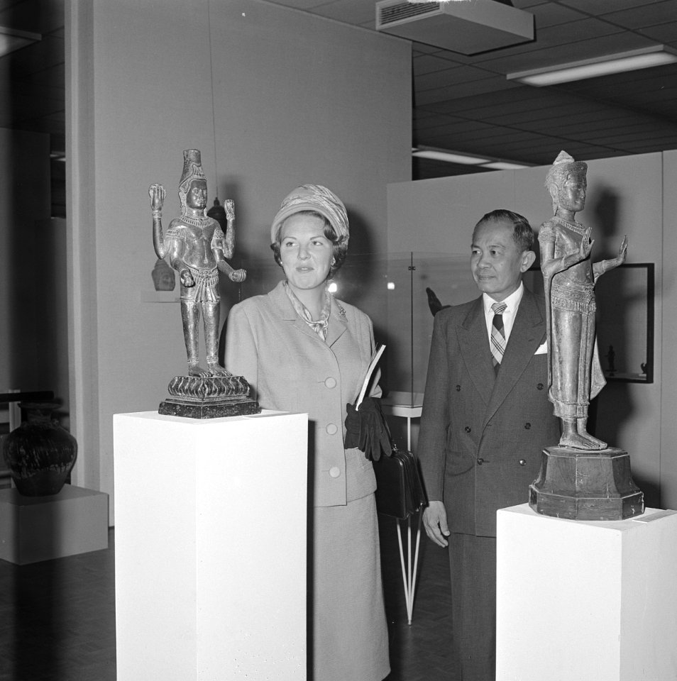 Prinses Beatrix bracht bezoek aan tentoonstelling Kuns uit Thailand te Den Haa, Bestanddeelnr 915-7095