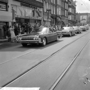 Prinses Beatrix en Claus bezoeken Amsterdam, de stoet in de Vijzelstraat, Bestanddeelnr 917-9333